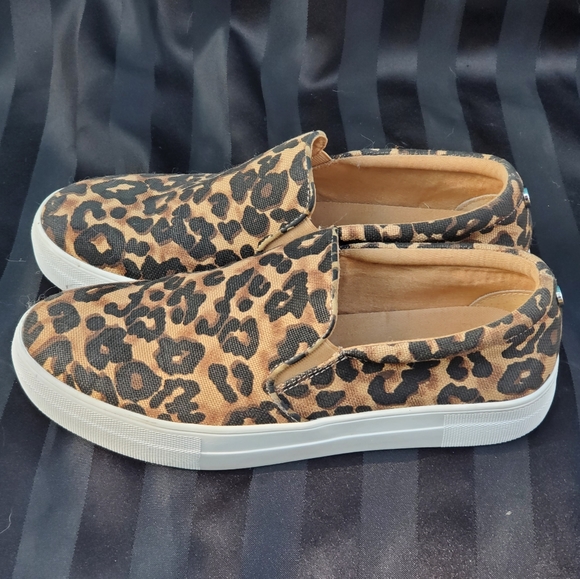 EUC Steve Madden Slip on Sneakers - Cheeta Print - Picture 4 of 8